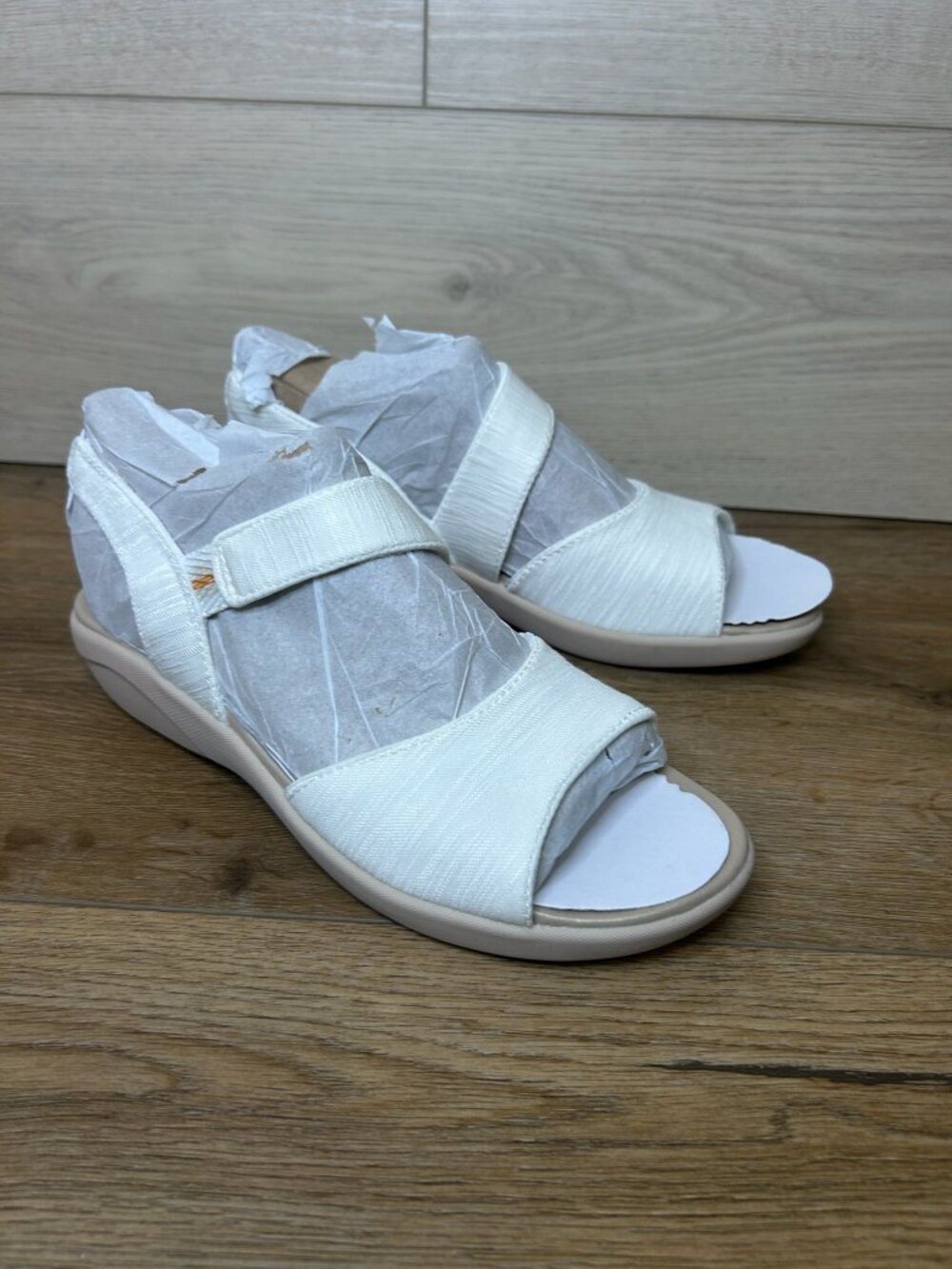 Life Stride Women’s Cheerful Fabric Sandals with Wide Strap White Size 8W